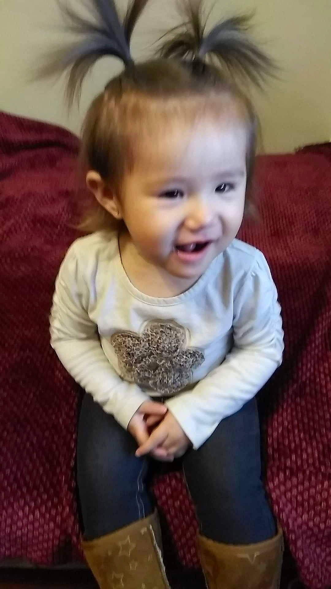 Evalina is registered to the contest to win money with this photo: arm, boy, cheek, child, day, eye, fun, girl, hair, head, human_hair_color, infant, iris, nose, person, product, sitting, skin, smile, textile