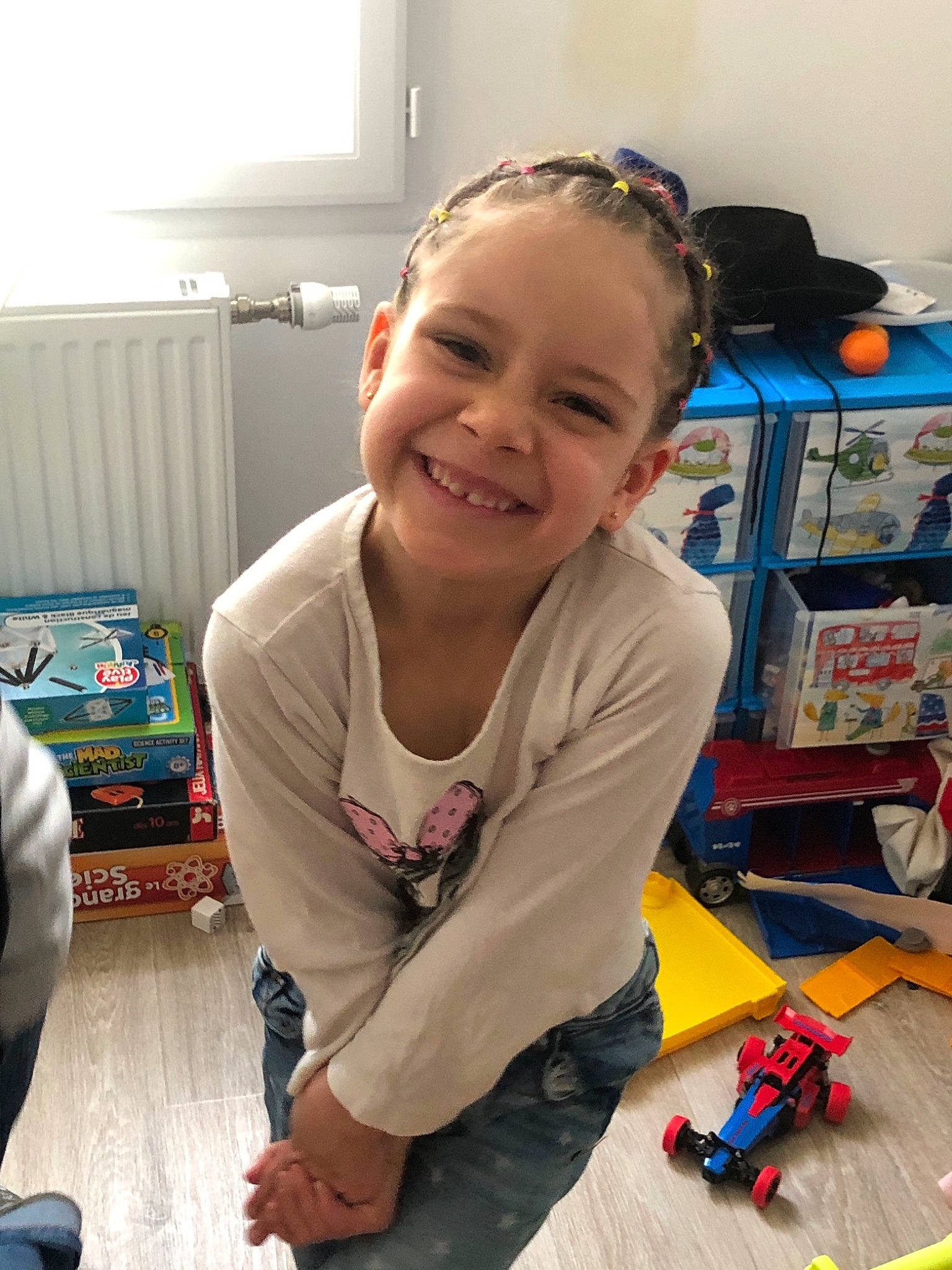 Jenny a rejoint le concours — aidez-le/la à gagner de superbes lots ! child, joy, person, play, smile, toddler, toy