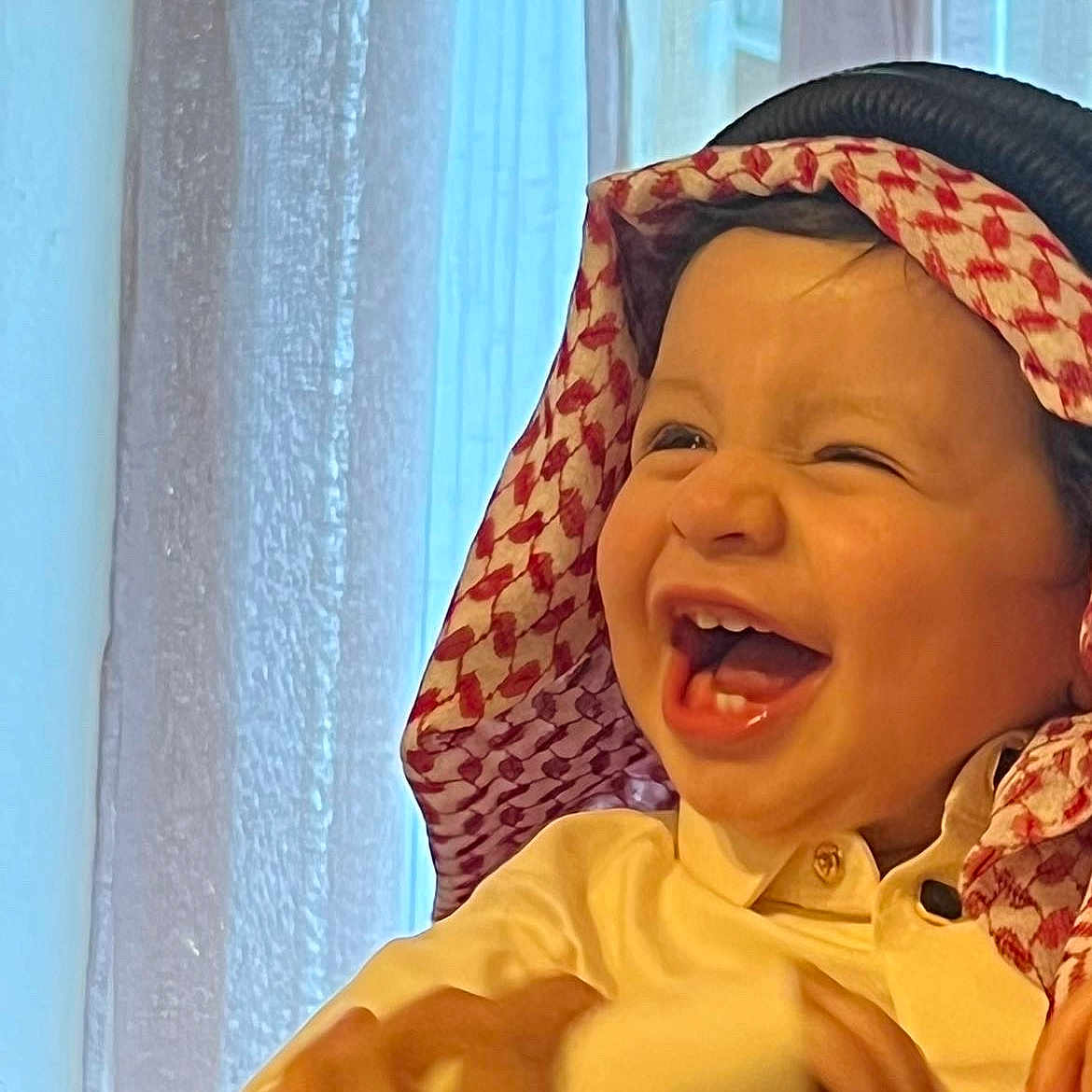 Louhayden a rejoint le concours — aidez-le/la à gagner de superbes lots ! baby, babylaughing, clothing, face, happy, head, laughing, person, photography, portrait, scarf