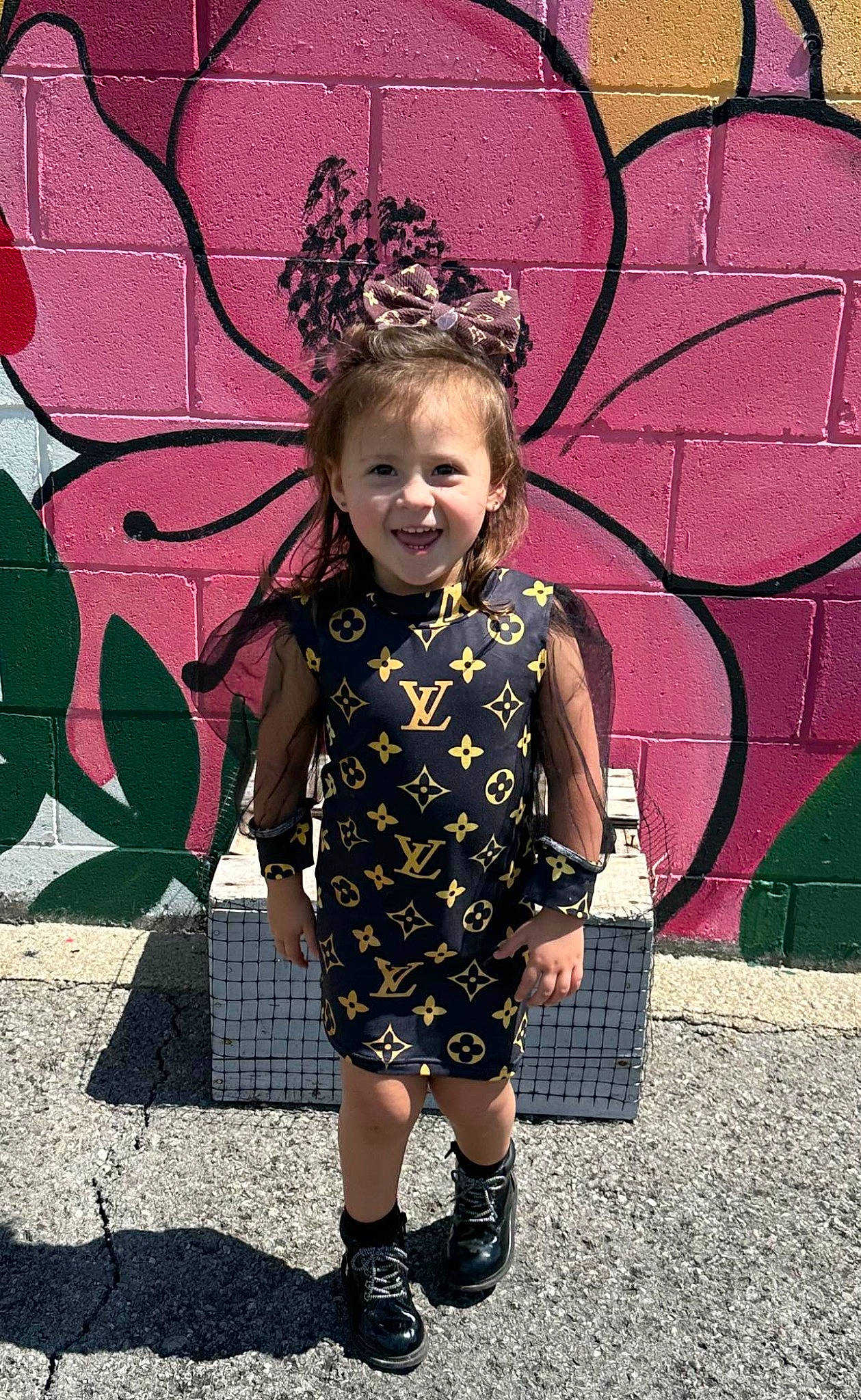 Tatiana is registered to the contest to win money with this photo: art, cool, design, event, fashion_design, fun, graffiti, happy, headpiece, insect, joy, magenta, pattern, person, pink, pollinator, smile, standing, style, tints_and_shades