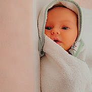 Maddy a rejoint le concours — aidez-le/la à gagner de superbes lots ! baby, infant, wrapped, towel, blanket, face, eyes, mouth, skin, soft, cozy, cute, newborn, child, indoors, resting, comfort, fabric, texture, lying_down
