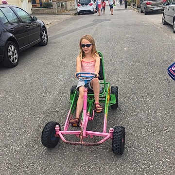 Alexia participe au concours pour gagner de l'argent avec cette photo : bicycle_accessory, car, go_kart, land_vehicle, mode_of_transport, product, vehicle