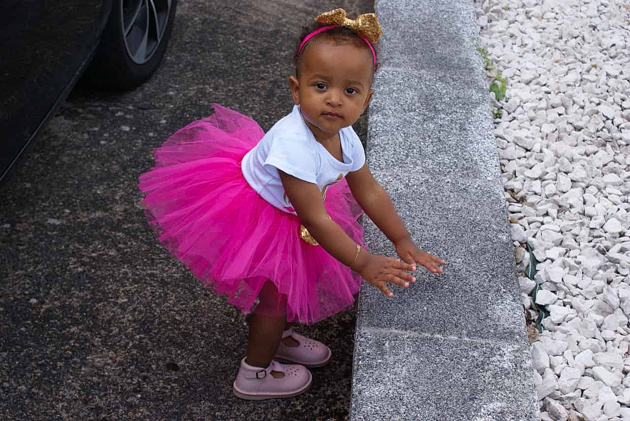 Maëva Nyota a rejoint le concours — aidez-le/la à gagner de superbes lots ! adaptation, child, person, pink, smile, toddler