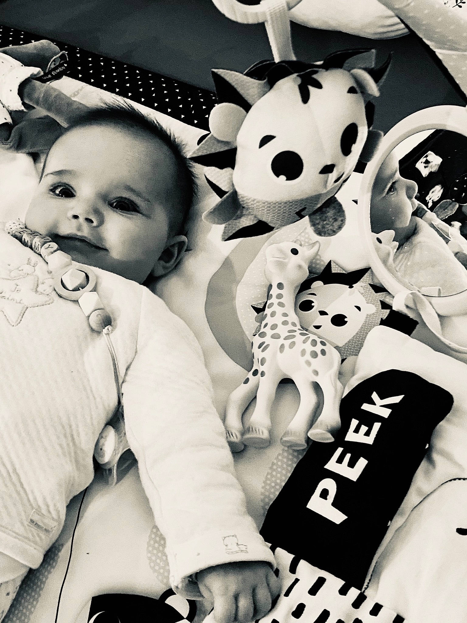 Emmy participe au concours pour gagner de l'argent avec cette photo : beauty, black, black_and_white, child, cool, facial_expression, fashion, font, hairstyle, happy, interaction, monochrome, monochrome_photography, people, person, photograph, snapshot, style, toddler, toy