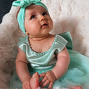 Lyana a rejoint le concours — aidez-le/la à gagner de superbes lots ! baby, child, mint_green, dress, headband, bow, pearl, fluffy_blanket, sitting, curious, cute, portrait, infant, chubby_cheeks, soft_texture, indoors, hands, feet, looking_up, skin