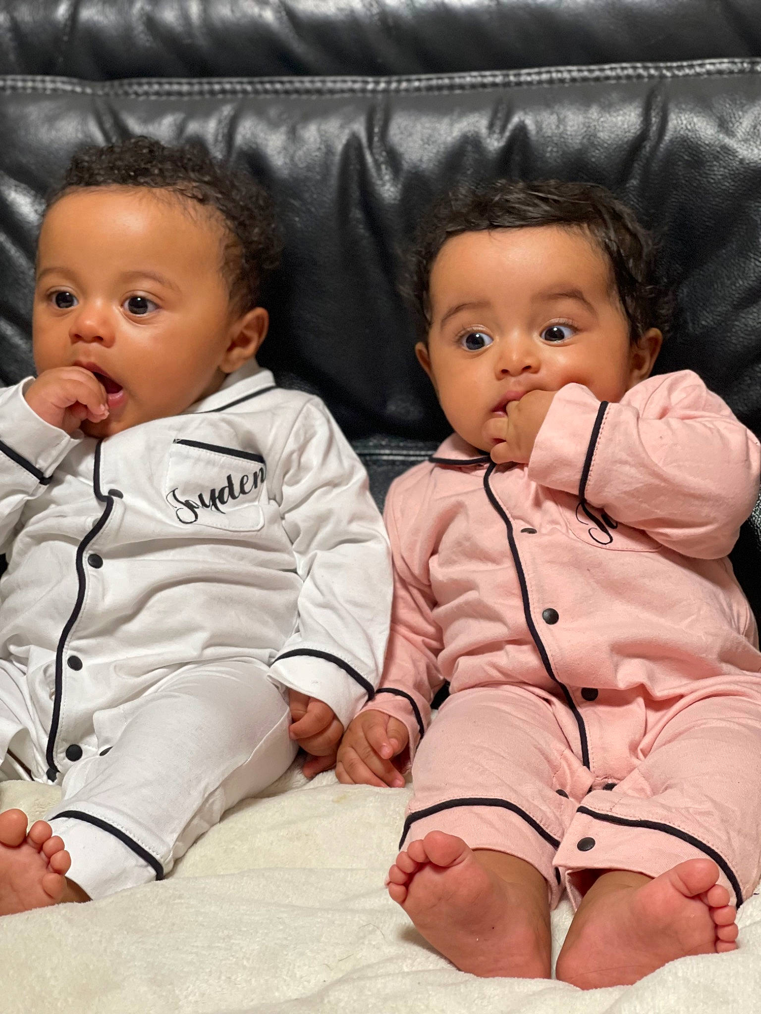 Jade a rejoint le concours — aidez-le/la à gagner de superbes lots ! baby_toddler_clothing, cheek, chin, comfort, eye, face, facial_expression, hairstyle, happy, head, iris, lip, mouth, nose, outerwear, person, photograph, product, skin, sleeve