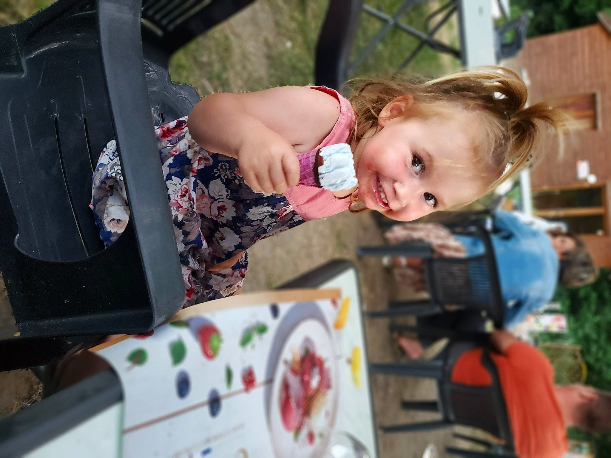 Leya participe au concours pour gagner de l'argent avec cette photo : baby, baby_products, blurred, child, event, fun, happy, joy, leisure, motor_vehicle, party, person, play, recreation, sitting, smile, toddler, vacation, vehicle_door