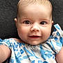 Mia a rejoint le concours — aidez-le/la à gagner de superbes lots ! baby, child, childhood, closeup, clothing, cute, expression, eyes, face, floral_pattern, happy, head, indoors, infant, person, portrait, sitting, skin, smile, young