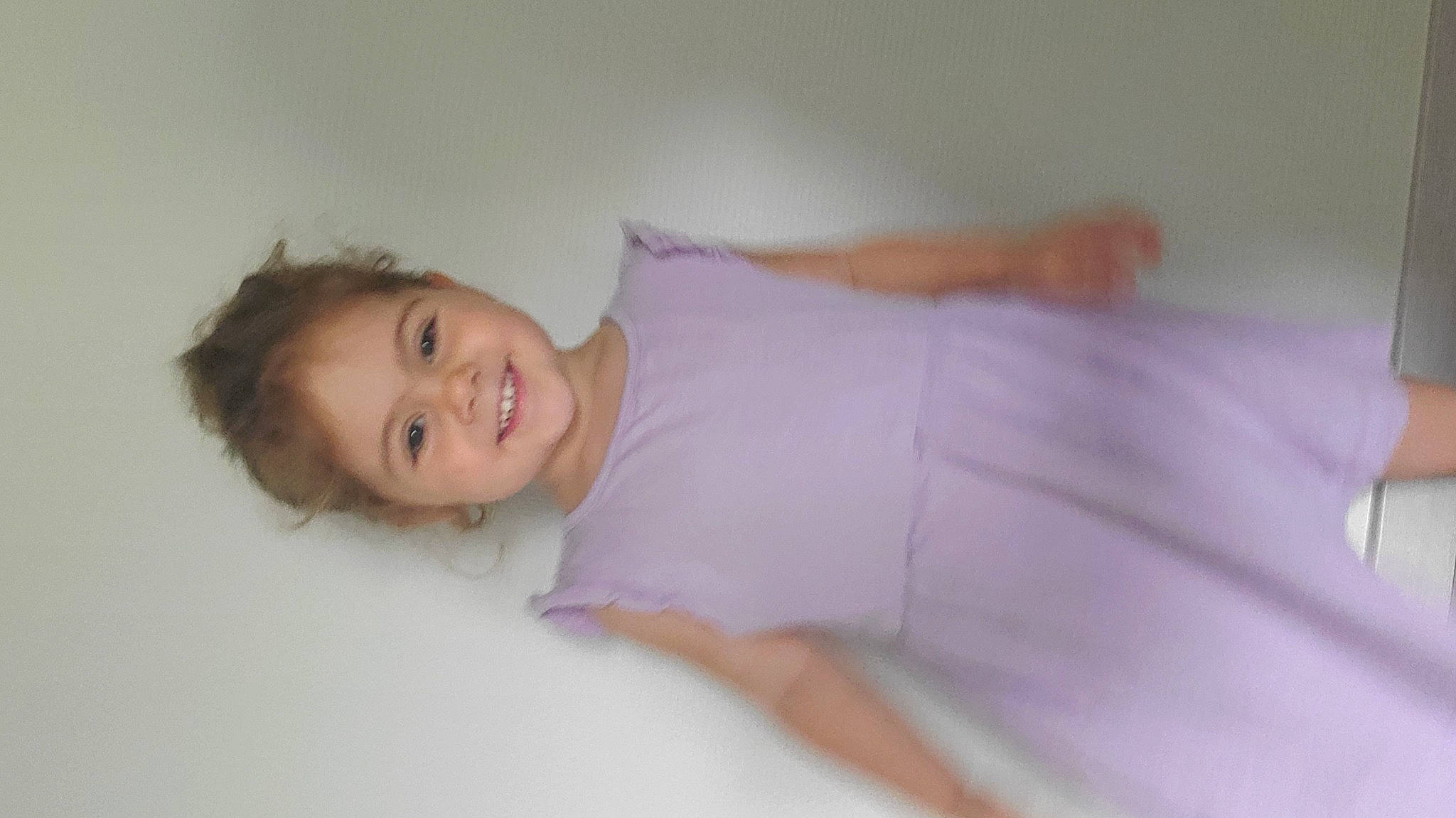 Eva participe au concours pour gagner de l'argent avec cette photo : baby, bedding, bedtime, child, comfort, elbow, fun, happy, joy, laugh, linens, magenta, nap, person, pink, portrait_photography, room, sitting, sleep, smile