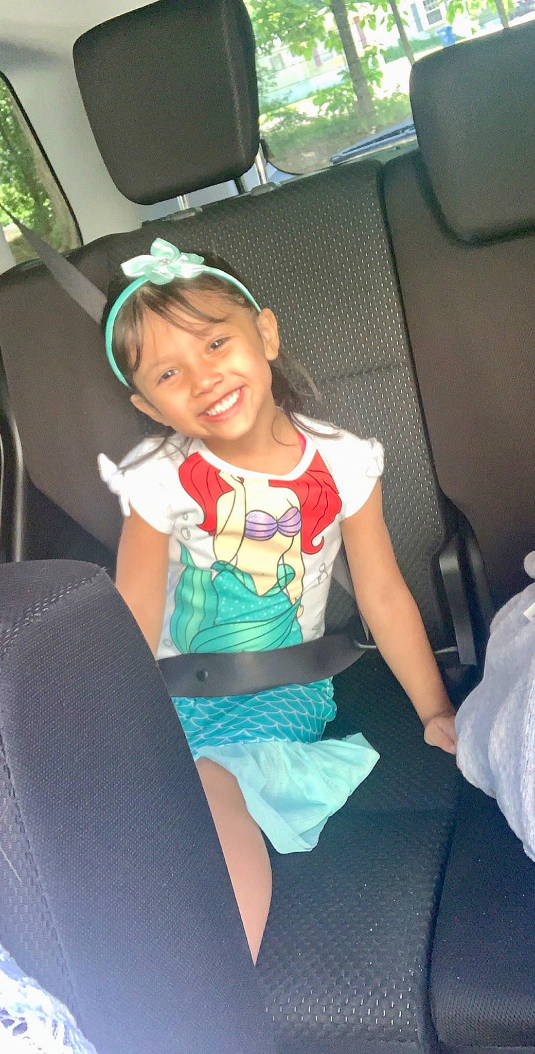 Adrianna is registered to the contest to win money with this photo: auto_part, car_seat, car_seat_cover, family_car, joy, leg, person, seat_belt, thigh