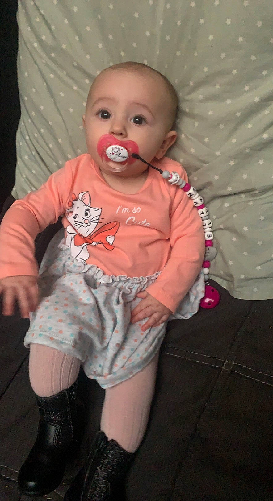 Ellyn a rejoint le concours — aidez-le/la à gagner de superbes lots ! baby, baby_toddler_clothing, cheek, comfort, eye, eyebrow, happy, human_body, iris, lip, mouth, neck, nose, person, pink, skin, sleeve, smile, surprise, t_shirt