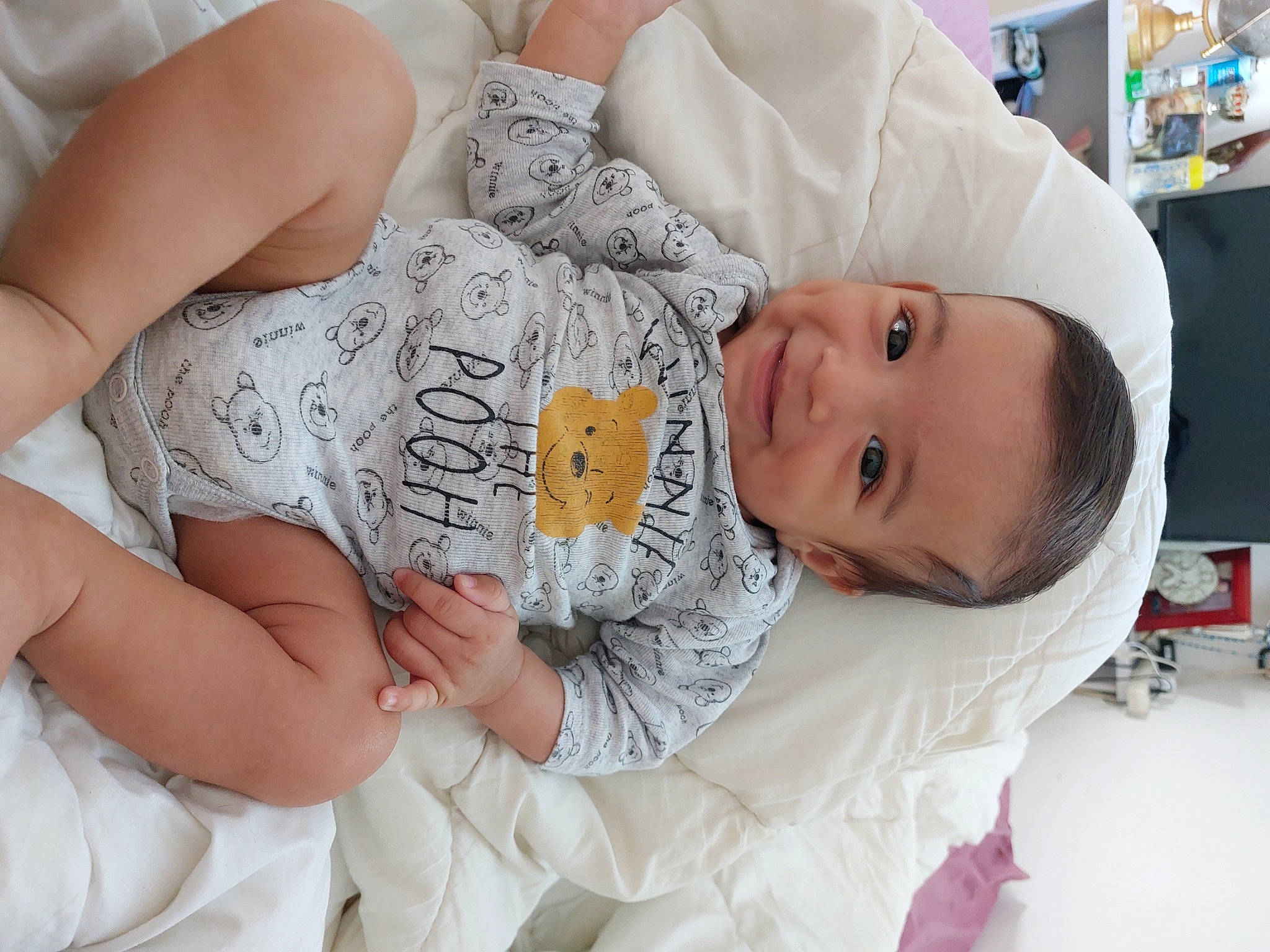 Maylone a rejoint le concours — aidez-le/la à gagner de superbes lots ! abdomen, baby, baby_sleeping, baby_toddler_clothing, chest, child, comfort, elbow, facial_expression, happy, human_leg, joy, linens, mouth, person, sitting, skin, sleeve, textile, thigh