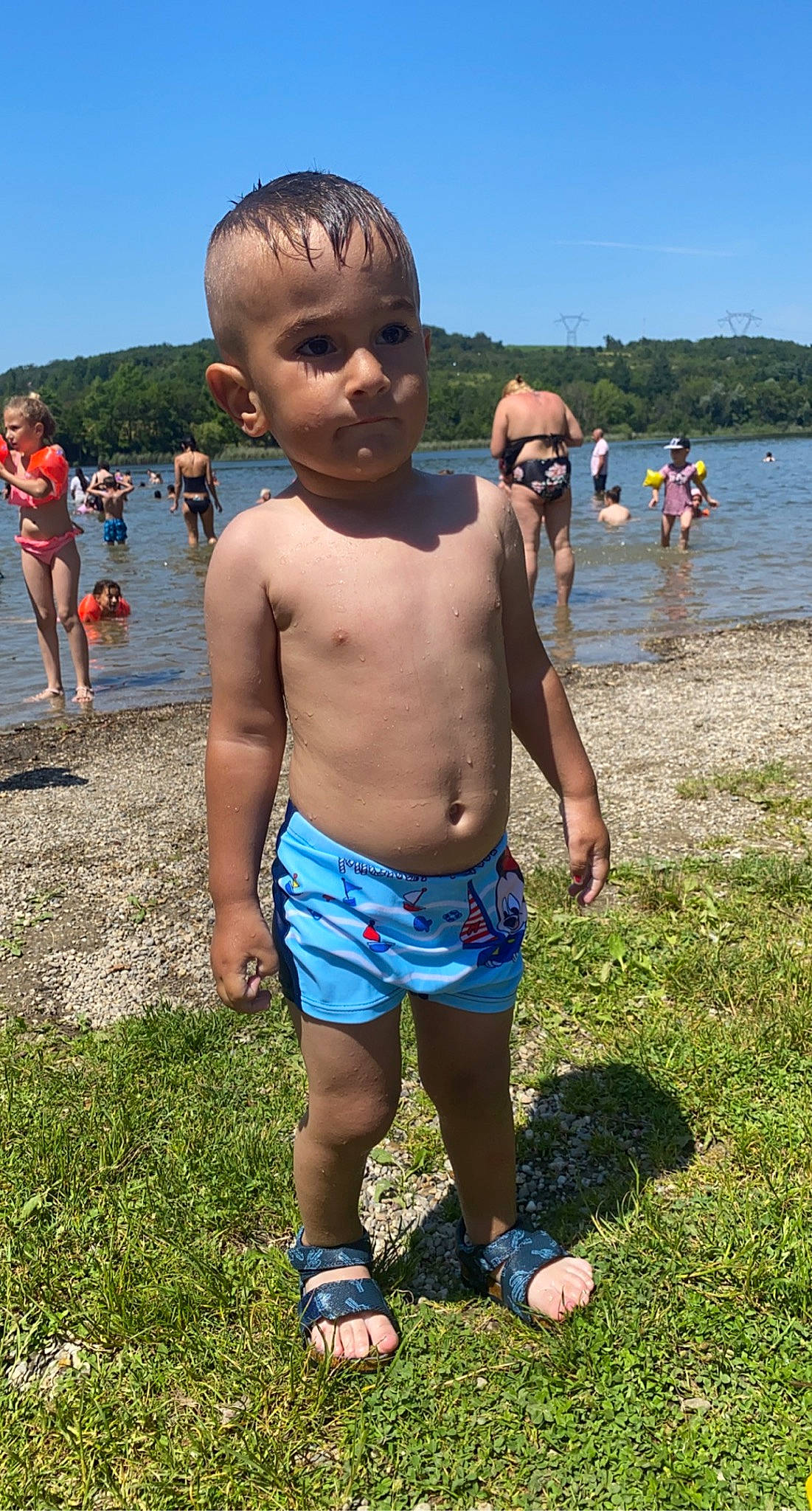 Kaïs a rejoint le concours — aidez-le/la à gagner de superbes lots ! barechested, bermuda_shorts, board_short, chest, fun, head, human_body, leisure, muscle, people_on_beach, person, recreation, shorts, sky, swimwear, thigh, tree, trunk, trunks, underpants