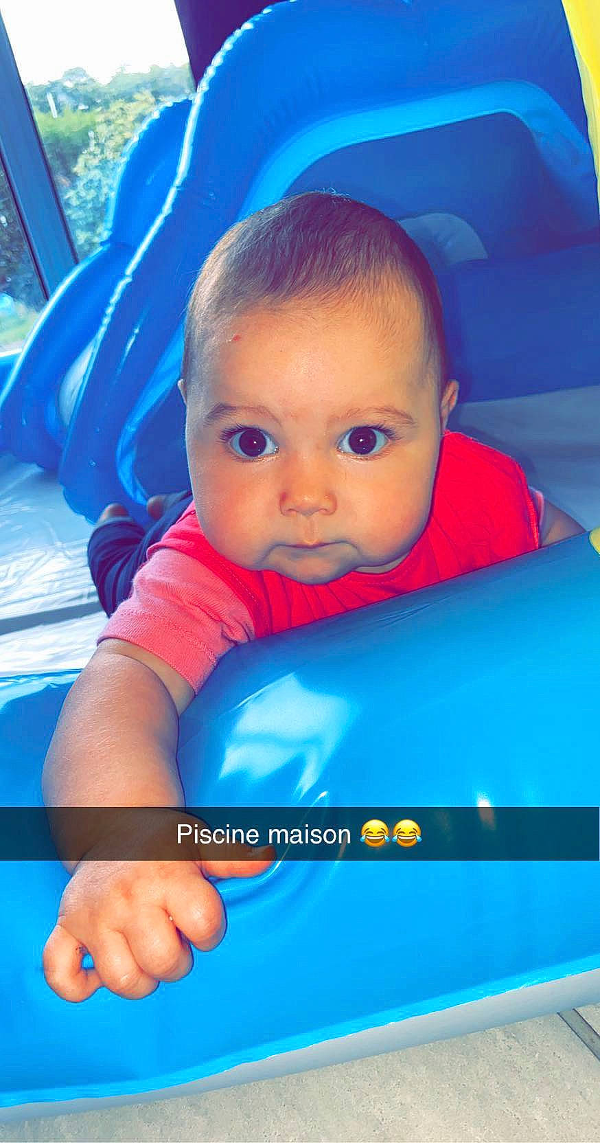 Neyla a rejoint le concours — aidez-le/la à gagner de superbes lots ! baby, baby_products, child, close_up, head, inflatable, leisure, person, product, sitting, smile, toddler, tummy_time