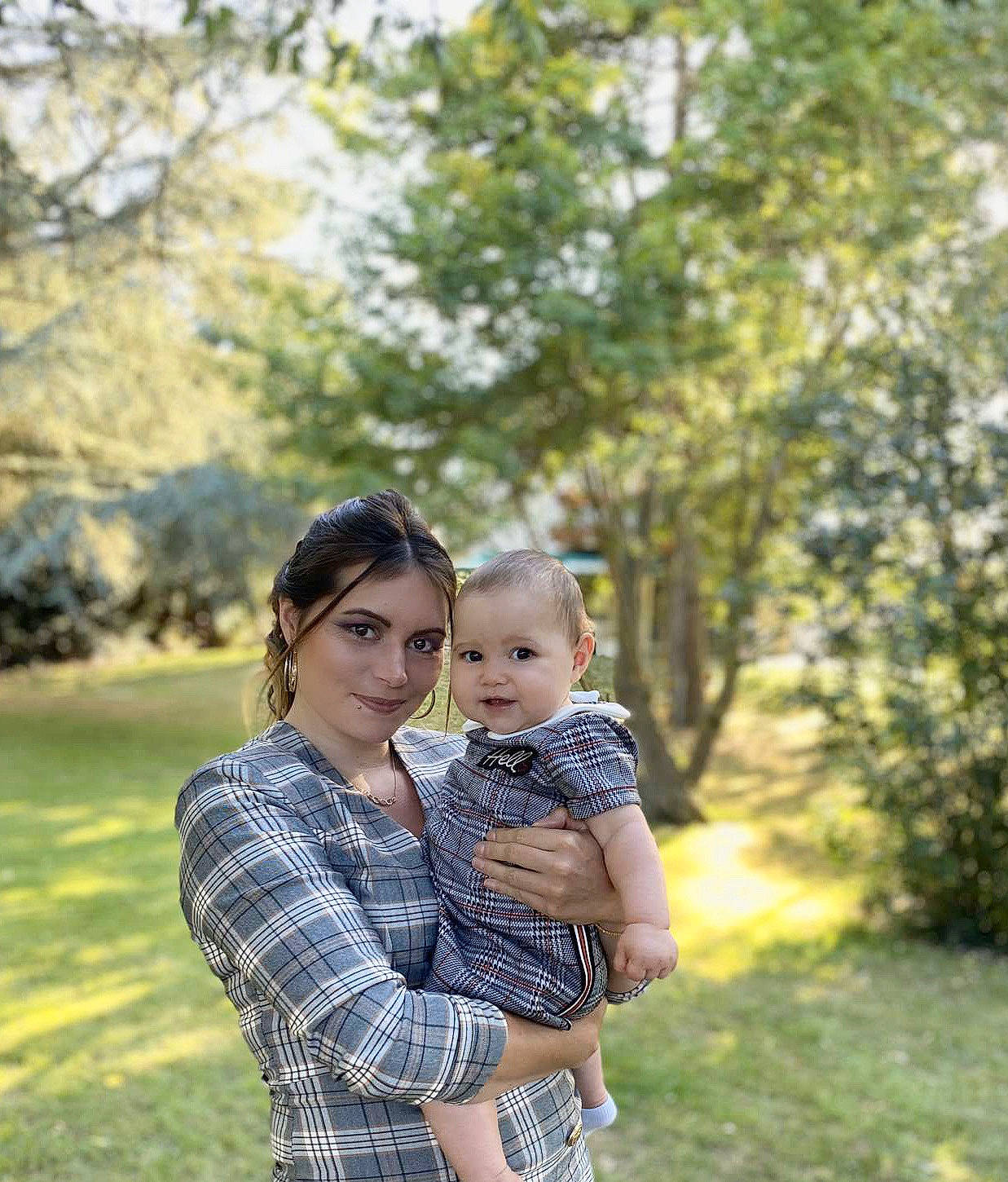 Neyla a rejoint le concours — aidez-le/la à gagner de superbes lots ! baby, child, family, fun, grass, happy, interaction, joy, love, people, people_in_nature, person, photo_shoot, photograph, photography, plant, portrait_photography, smile, spring, toddler