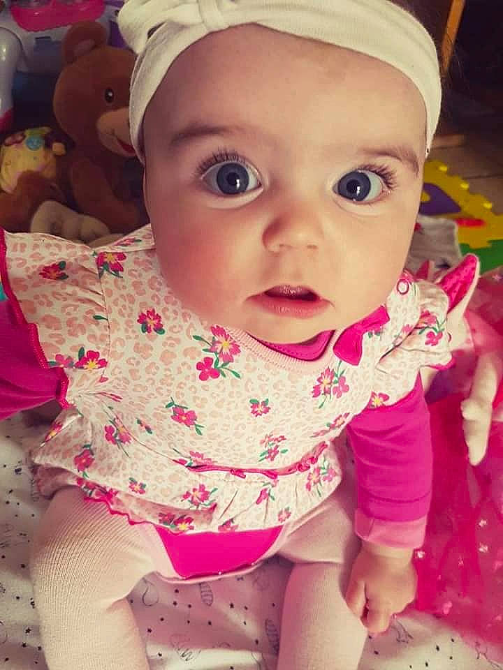 Oxana a rejoint le concours — aidez-le/la à gagner de superbes lots ! baby, beauty, cheek, child, chin, cool, eye, eyebrow, face, facial_expression, forehead, head, headgear, lip, mouth, nose, person, pink, skin, smile