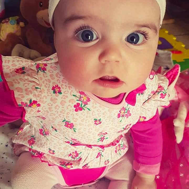 Oxana a rejoint le concours — aidez-le/la à gagner de superbes lots ! baby, beauty, cheek, child, chin, cool, eye, eyebrow, face, facial_expression, forehead, head, headgear, lip, mouth, nose, person, pink, skin, smile