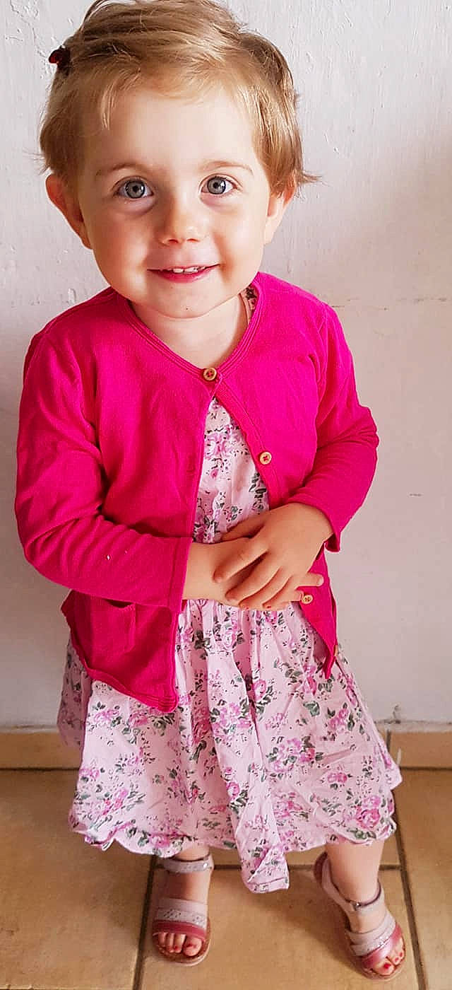 Violette a rejoint le concours — aidez-le/la à gagner de superbes lots ! baby_toddler_clothing, cheek, child, child_model, clothing, dress, joy, magenta, outerwear, pattern, person, pink, skin, sleeve, smile, toddler
