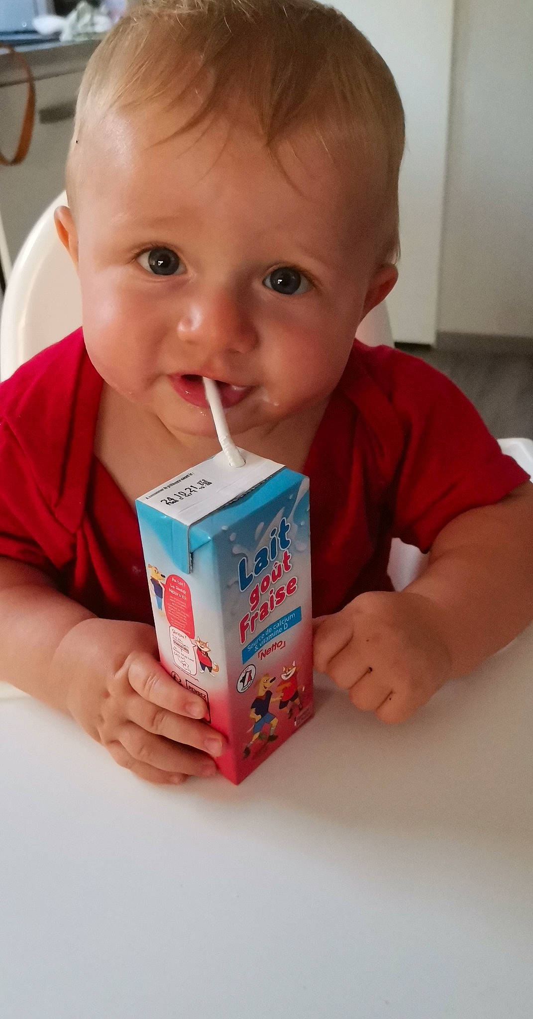 Preston participe au concours pour gagner de l'argent avec cette photo : baby, baby_food, baby_grabbing_for_something, baby_products, baby_toddler_clothing, biting, cheek, child, drink, drinking, drinkware, eyelash, finger, fun, household_supply, person, plastic, play, toddler