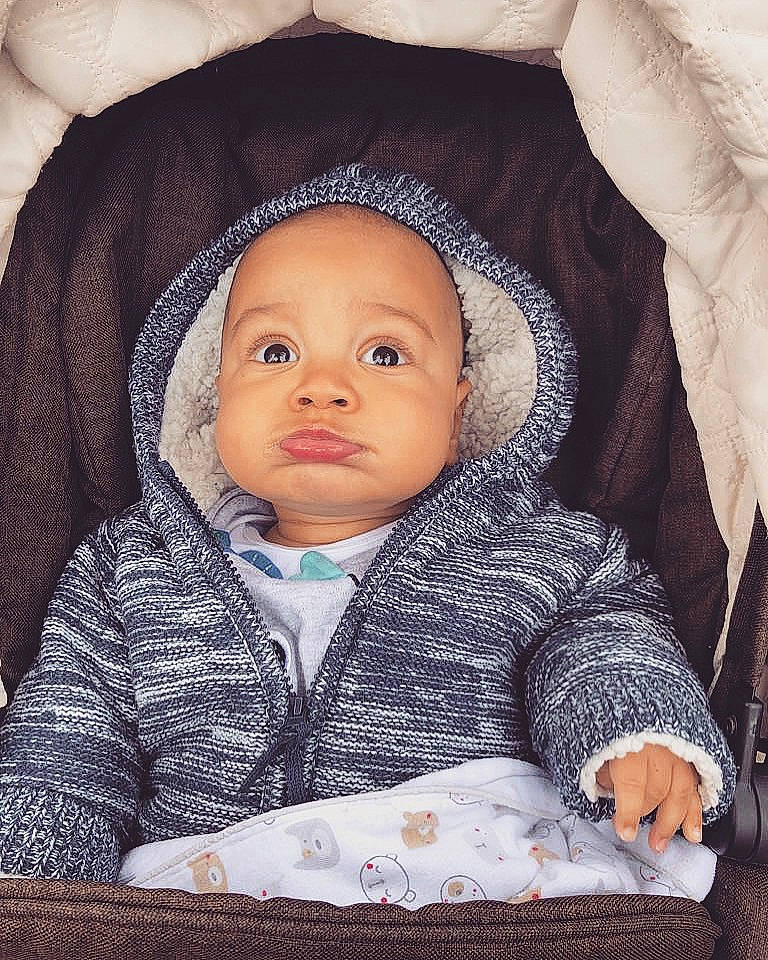 Warren a rejoint le concours — aidez-le/la à gagner de superbes lots ! cheek, child, eye, girl, infant, iris, person, product, sitting, skin, smile, textile, toddler