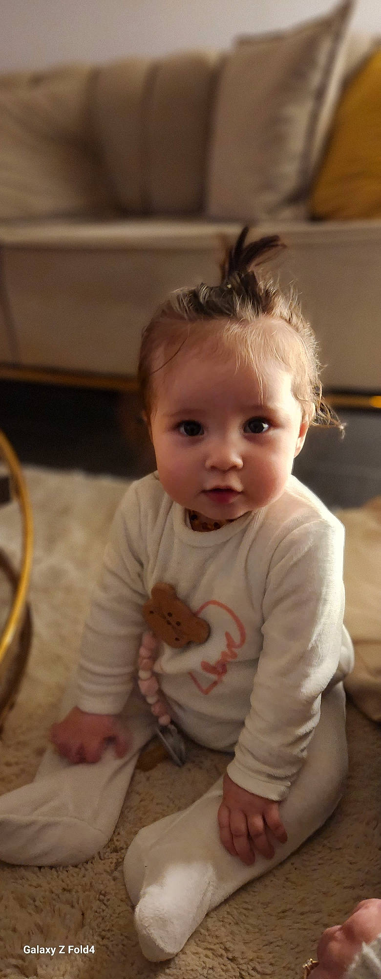 Giuliana a rejoint le concours — aidez-le/la à gagner de superbes lots ! baby_toddler_clothing, cheek, child, chin, ear, eye, eyebrow, eyelash, face, flooring, hair, hairstyle, head, iris, mammal, nose, person, skin, sleeve, smile