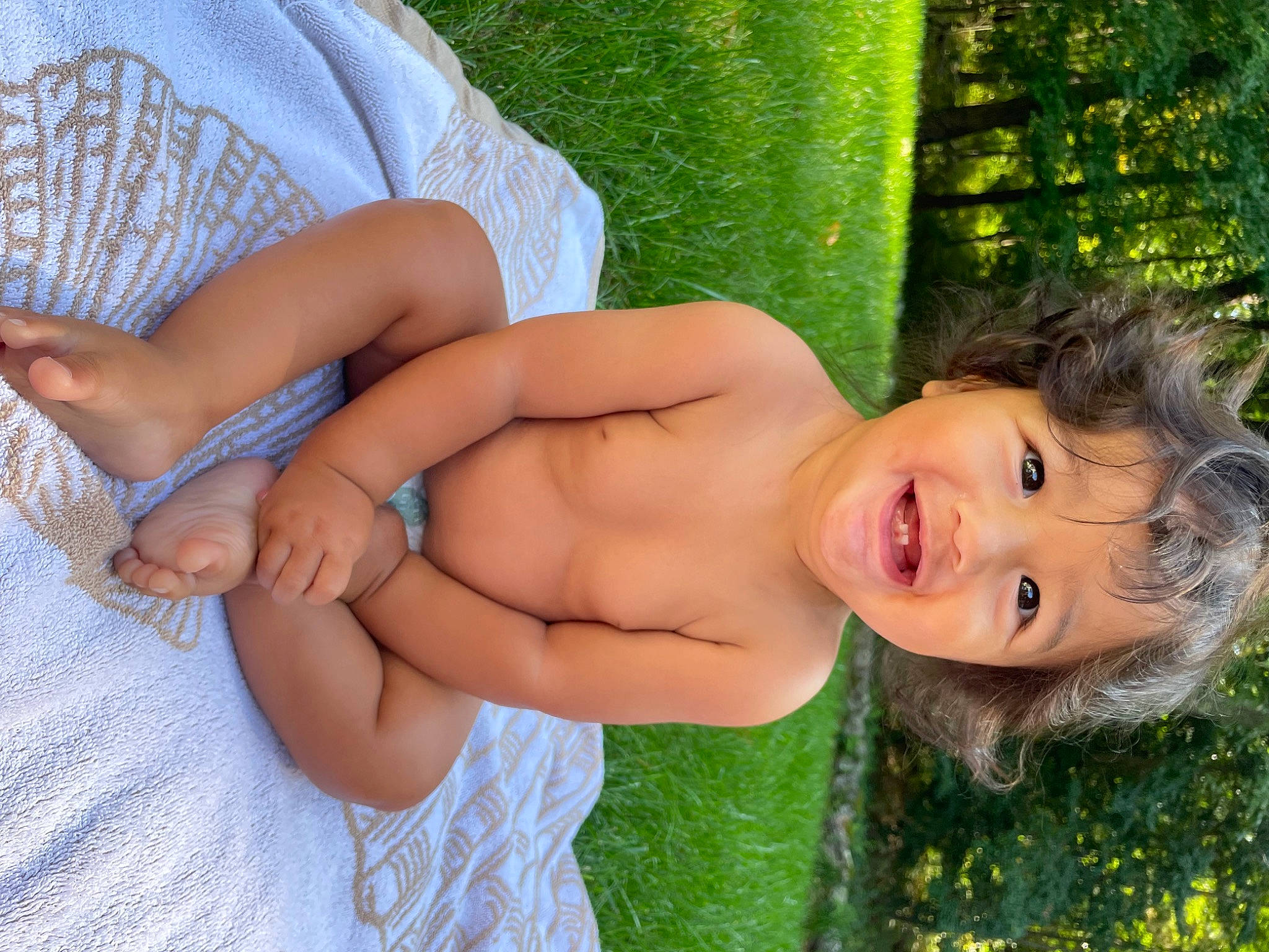 Elian is registered to the contest to win money with this photo: baby_toddler_clothing, child, finger, gesture, grass, grass_family, hand, happy, human_body, joy, leaf, leisure, meadow, muscle, people, people_in_nature, person, plant, skin, smile