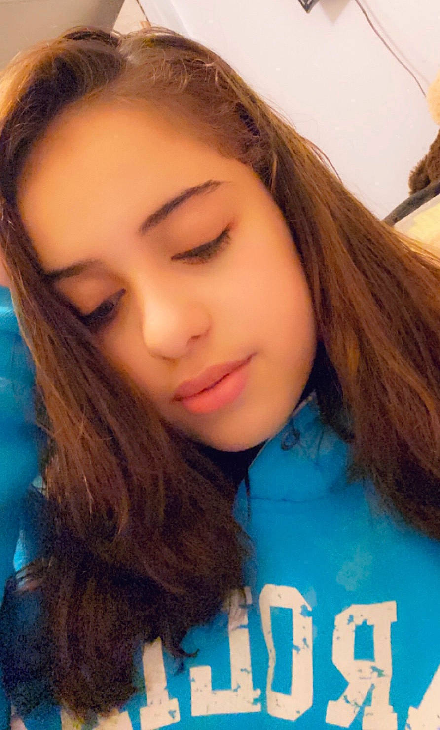 Amanda is registered to the contest to win money with this photo: beauty, brown_hair, cheek, chin, cool, eye, eyebrow, face, forehead, hair, hair_coloring, hairstyle, jaw, layered_hair, lip, long_hair, nose, person, selfie, smile