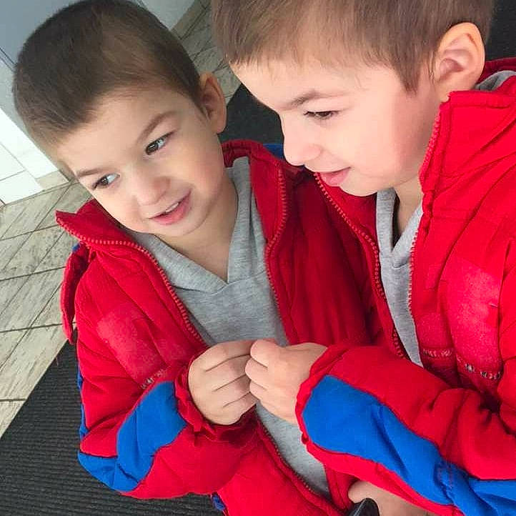 Bryan participe au concours pour gagner de l'argent avec cette photo : baby_toddler_clothing, cheek, child, cool, electric_blue, face, fun, gesture, hair, hand, happy, iris, joy, leisure, nose, outerwear, person, sitting, skin, sleeve