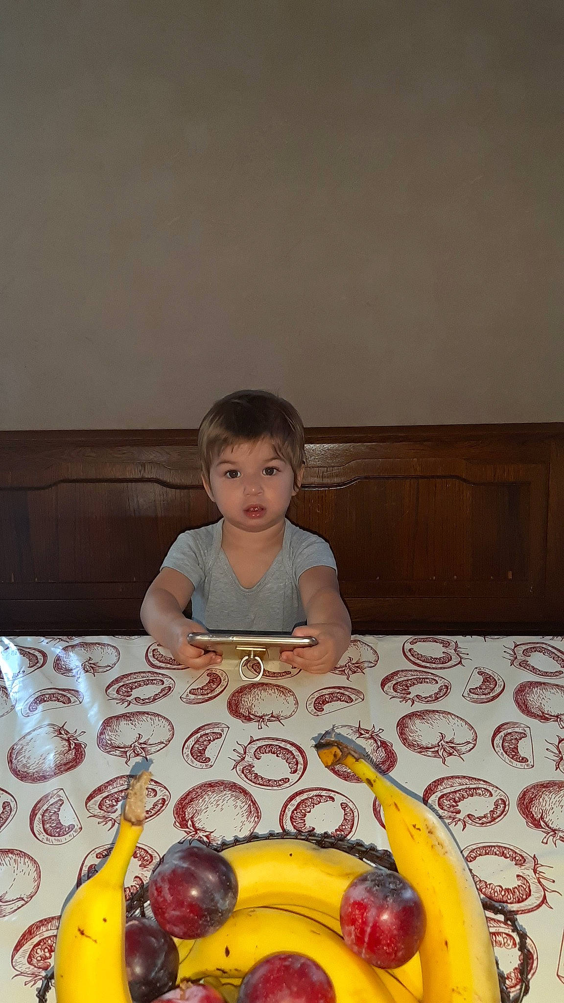 Bryan participe au concours pour gagner de l'argent avec cette photo : baby, child, fun, person, play, sitting, smile, toddler, yellow