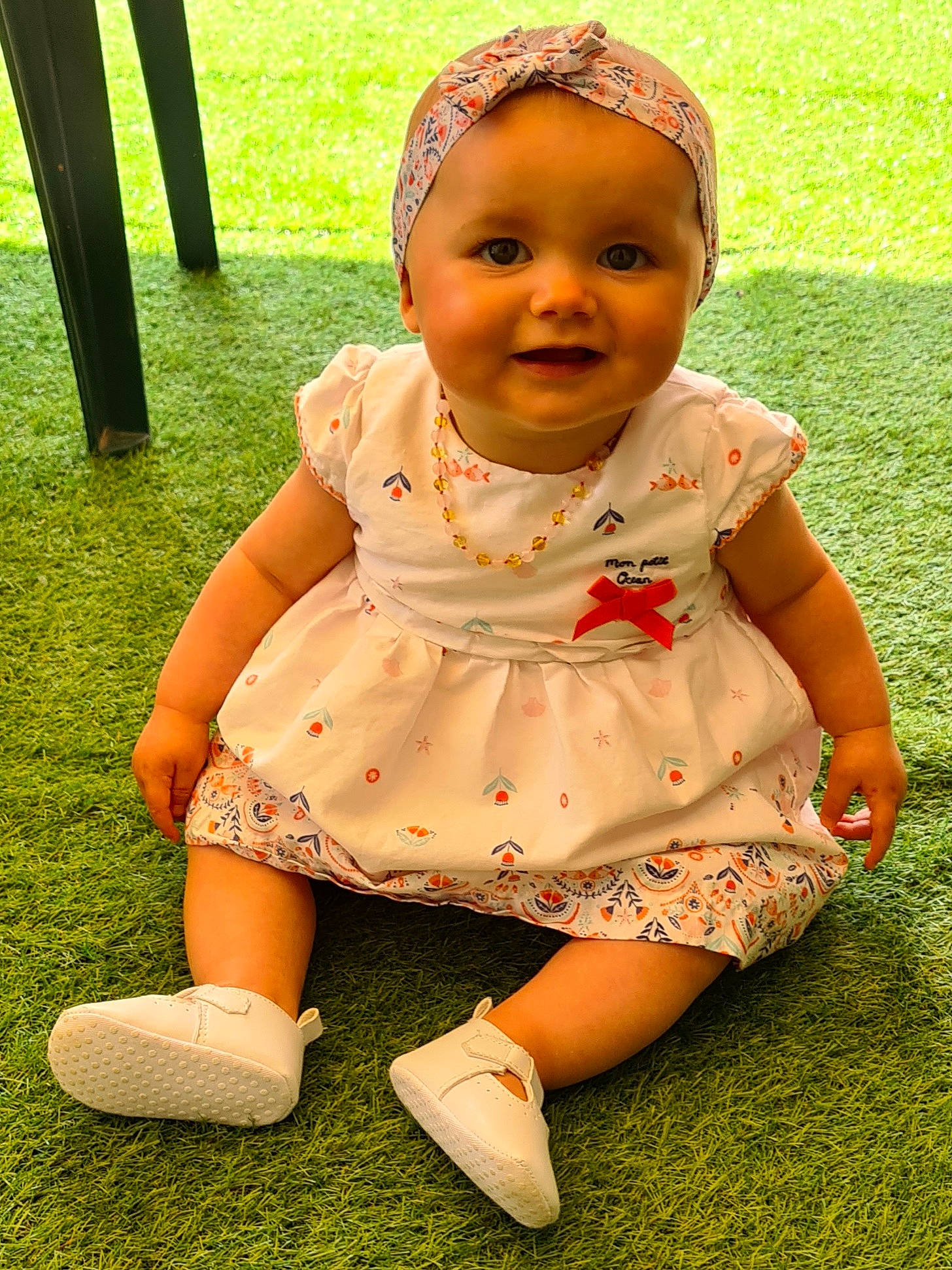 Inès a rejoint le concours — aidez-le/la à gagner de superbes lots ! baby, baby_toddler_clothing, child, dress, eye, face, fun, grass, green, happy, head, headwear, leisure, people_in_nature, person, pink, recreation, skin, sleeve, smile