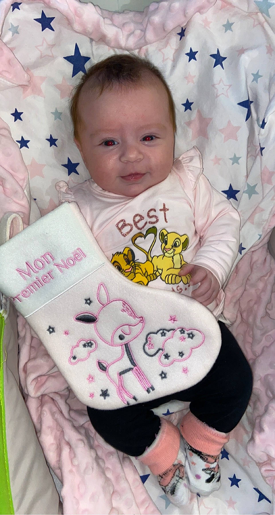 Lyzéa participe au concours pour gagner de l'argent avec cette photo : baby, baby_toddler_clothing, cheek, child, eye, face, facial_expression, happy, head, linens, lip, pattern, person, photograph, pink, skin, sleeve, t_shirt, textile, toddler