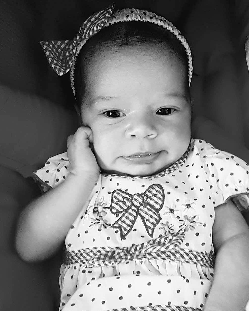 Iliana a rejoint le concours — aidez-le/la à gagner de superbes lots ! beauty, black, black_and_white, cheek, child, eye, face, facial_expression, girl, head, infant, monochrome_photography, nose, person, photograph, photography, skin, smile, snapshot, white