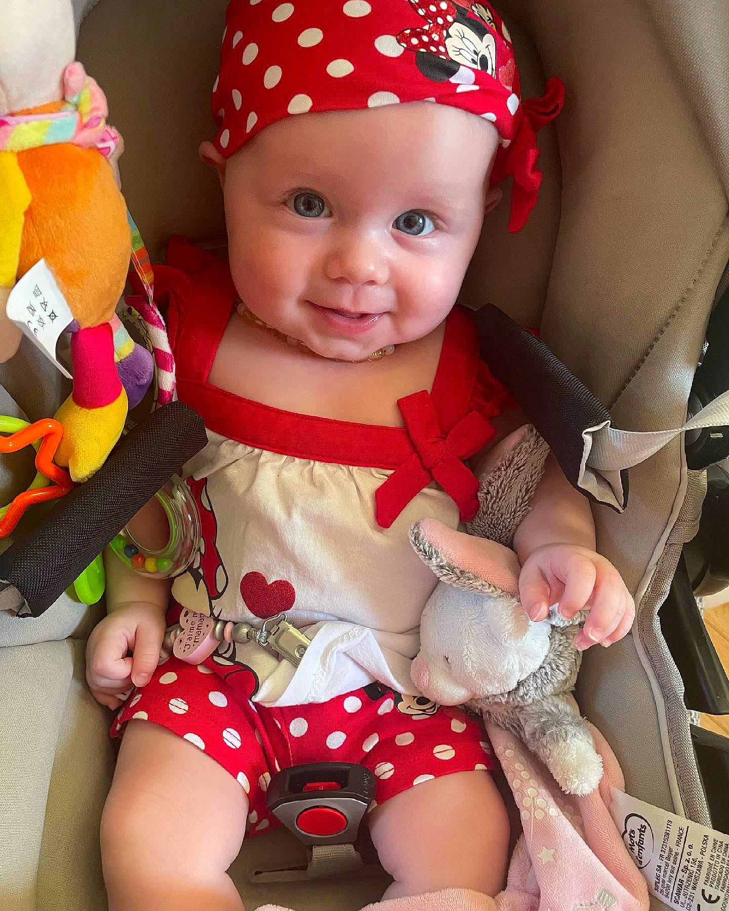 Léanna participe au concours pour gagner de l'argent avec cette photo : baby, baby_toddler_clothing, beauty, cap, child, costume_hat, dress, finger, hand, happy, headgear, headwear, organ, person, pink, red, skin, sleeve, smile, textile