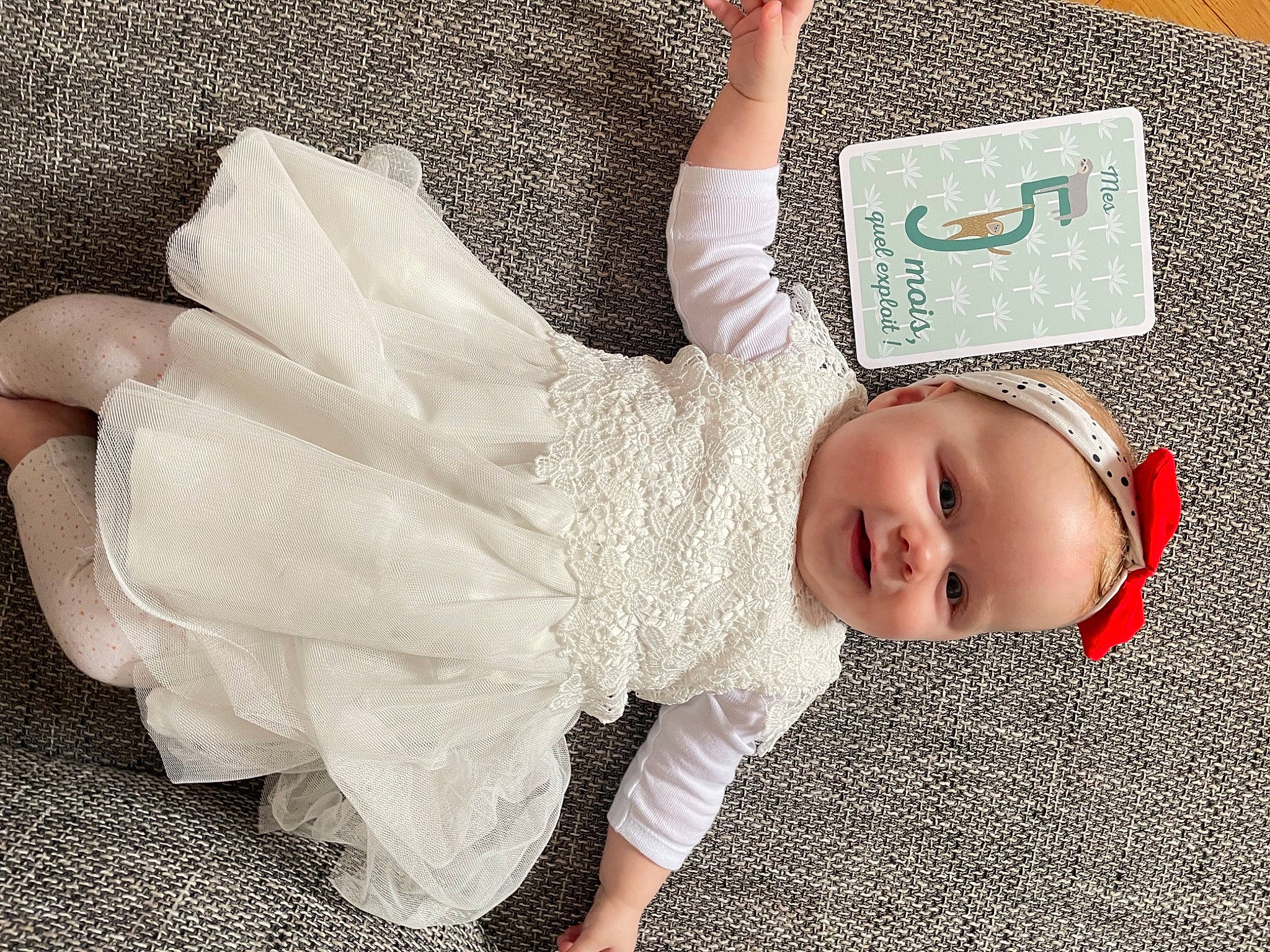 Léanna participe au concours pour gagner de l'argent avec cette photo : baby, baby_toddler_clothing, child, comfort, dress, facial_expression, finger, gesture, glasses, hand, happy, hat, head, headgear, human_body, joy, pattern, person, sleeve, smile