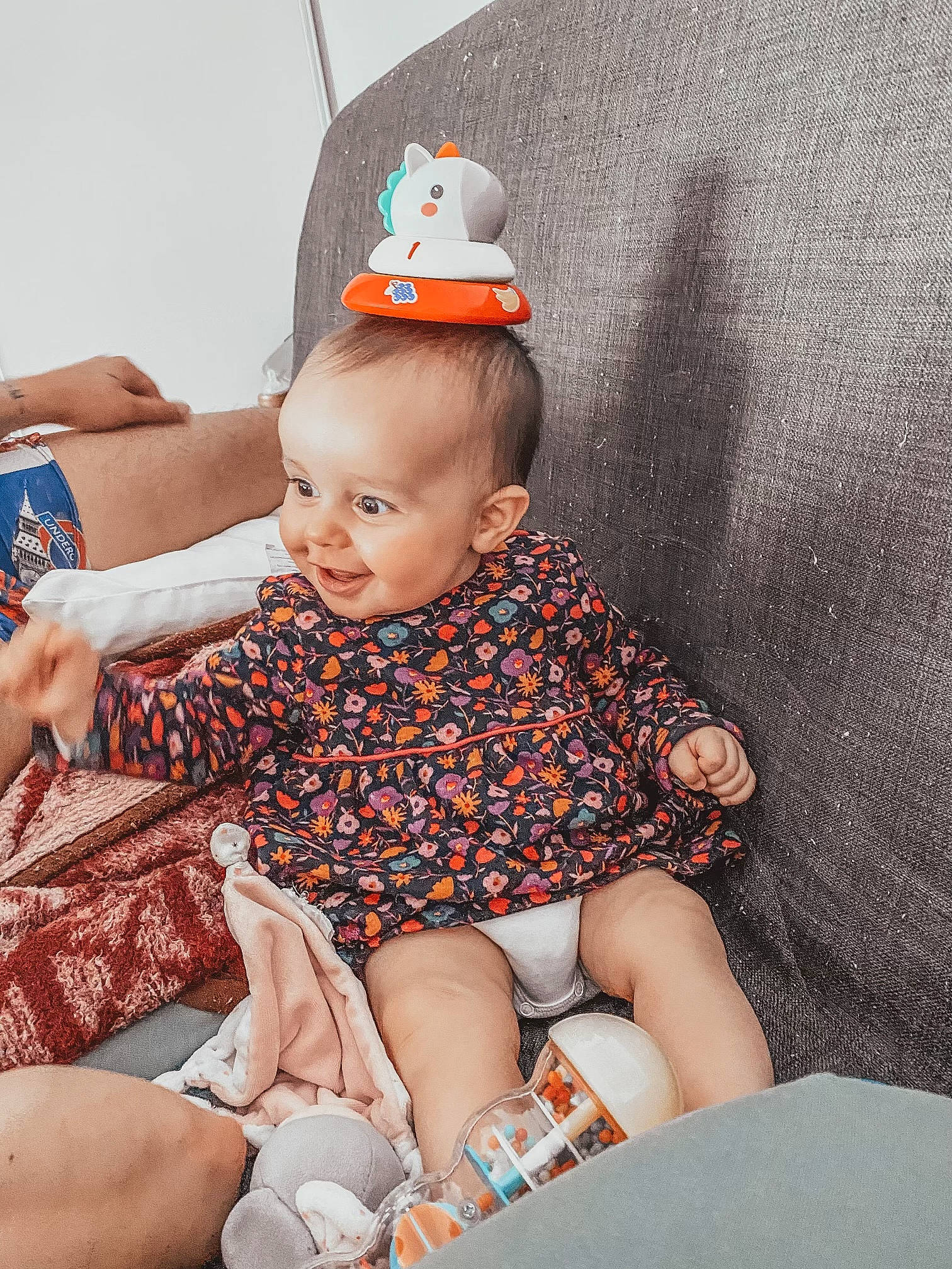 Aliyah participe au concours pour gagner de l'argent avec cette photo : baby, baby_toddler_clothing, cap, child, costume_hat, finger, fun, hairstyle, happy, lap, leg, party_hat, people, person, pink, skin, sleeve, sock, textile, thigh