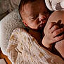 Victory a rejoint le concours — aidez-le/la à gagner de superbes lots ! newborn, baby, sleeping, blanket, hand, skin, cozy, soft, pattern, infant, peaceful, closeup, rest, child, wrapped, comfort, indoors, warm, portrait, cute