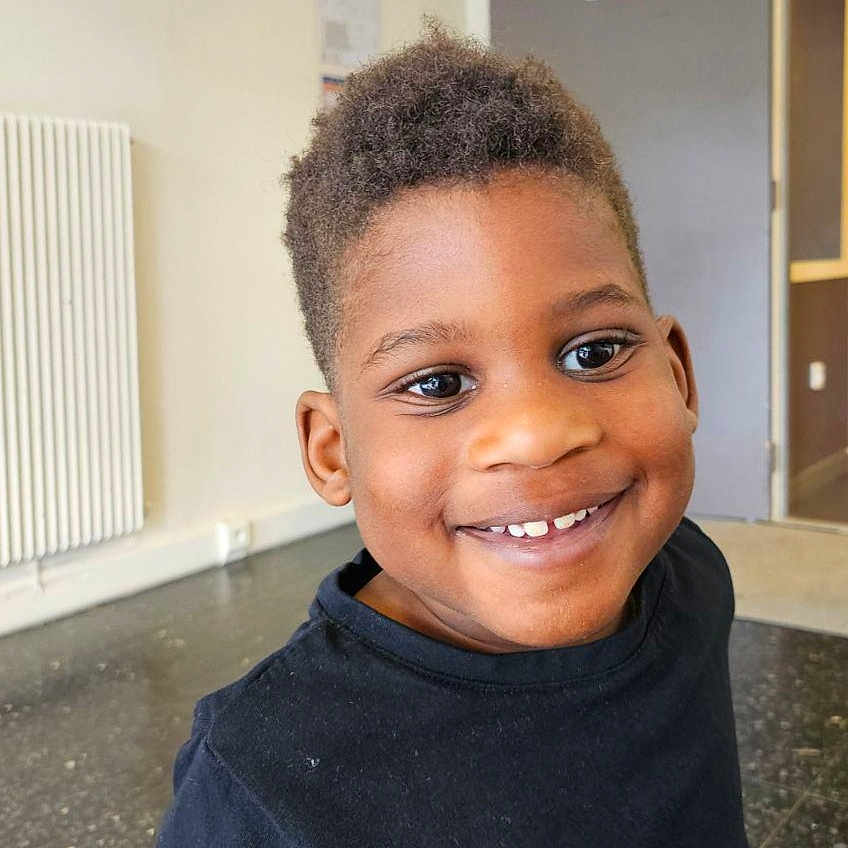 Thaïs participe au concours pour gagner de l'argent avec cette photo : baby, babylaughing, blackhair, blonde, bodypart, boy, child, clothing, curlyhair, dimples, face, hair, happy, head, male, neck, person, photography, portrait, smile