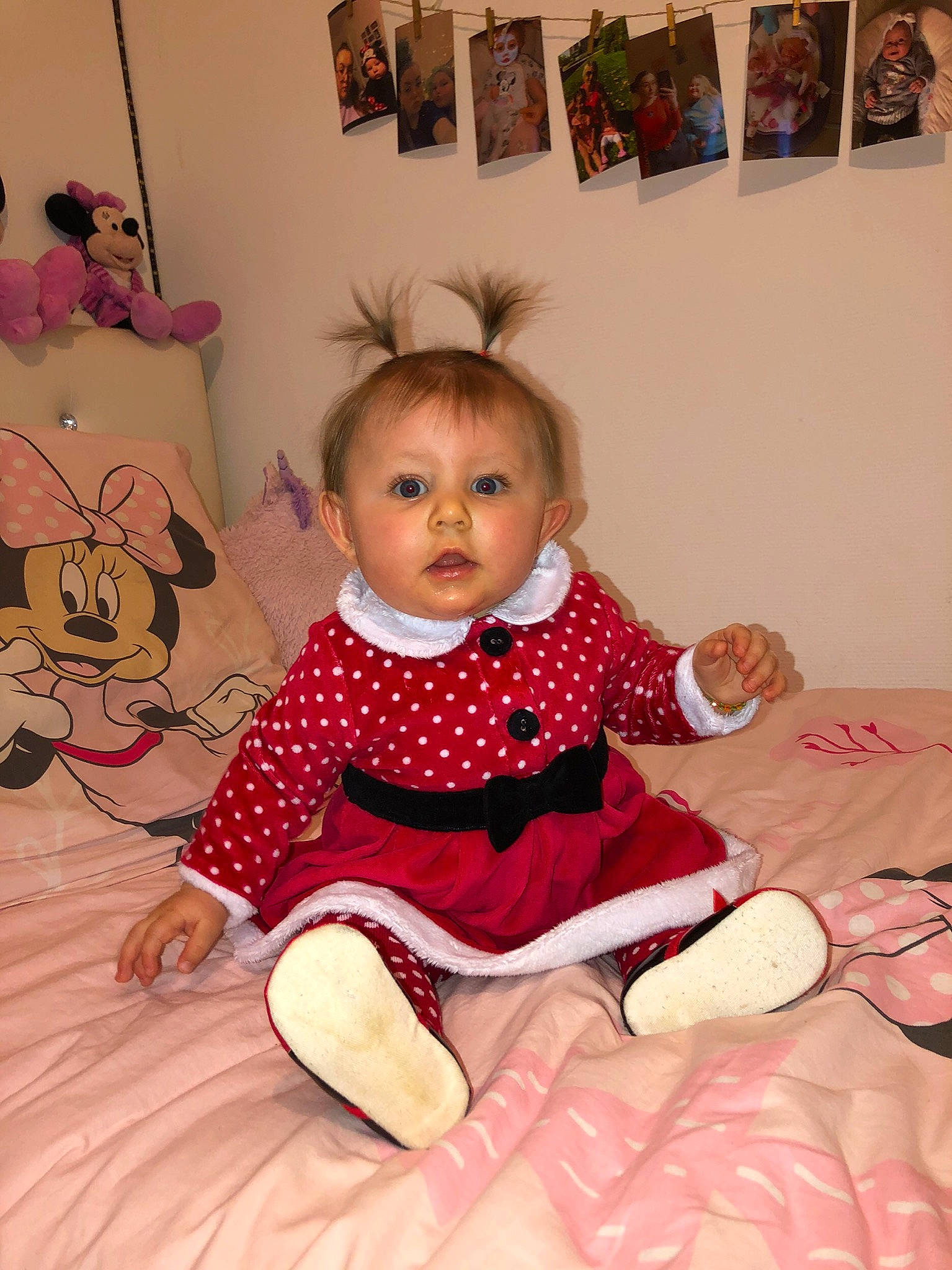 Mya participe au concours pour gagner de l'argent avec cette photo : baby, baby_products, baby_toddler_clothing, baby_toys, child, foot, human, linens, person, picture_frame, plush, sitting, sock, stuffed_toy, teddy_bear, toddler, toy