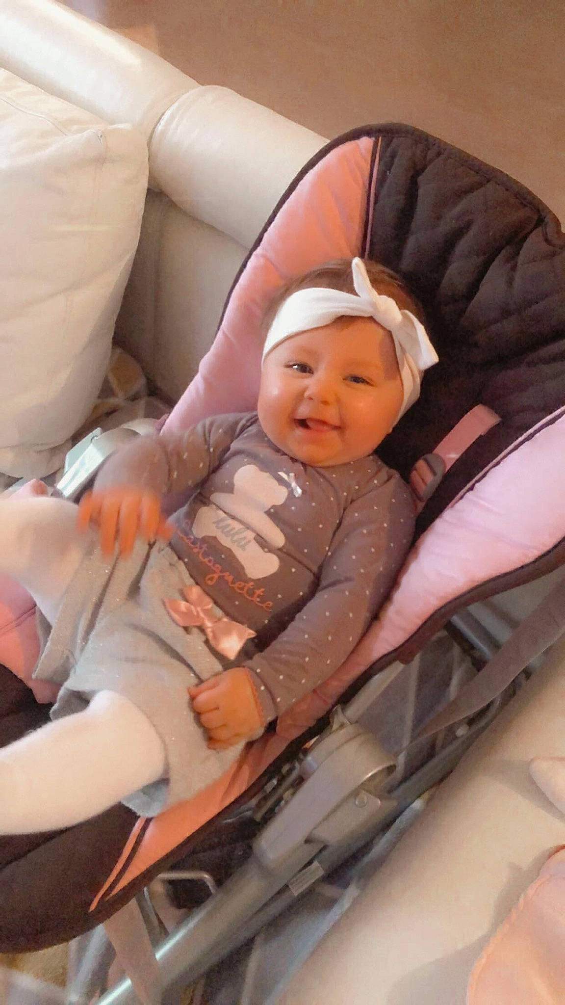 Mya participe au concours pour gagner de l'argent avec cette photo : baby, baby_carriage, baby_products, baby_safety, baby_toddler_clothing, child, comfort, headwear, nose, peach, person, toddler