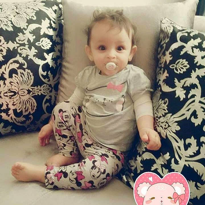 Sirine participe au concours pour gagner de l'argent avec cette photo : arm, cheek, child, day, design, girl, infant, pattern, person, product, sitting, skin, smile, textile, toddler