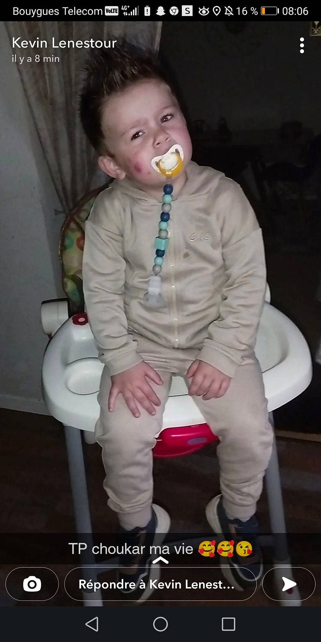 Djullian a rejoint le concours — aidez-le/la à gagner de superbes lots ! baby, baby_toddler_clothing, chair, cheek, child, comfort, fun, fur, happy, knee, person, sitting, sleeve, smile, toddler