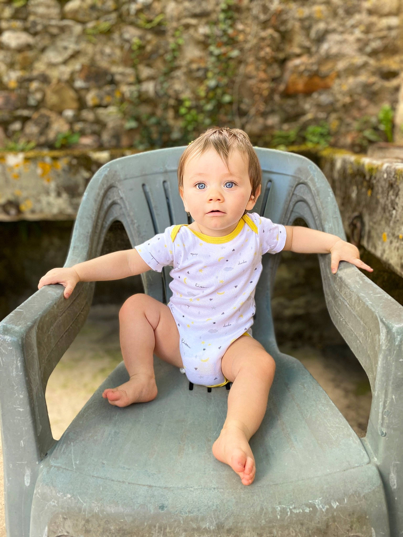 Mylann a rejoint le concours — aidez-le/la à gagner de superbes lots ! baby, baby_toddler_clothing, beauty, cheek, child, dress, flash_photography, foot, fun, grass, happy, leg, leisure, person, plant, shorts, sitting, sleeve, standing, toddler