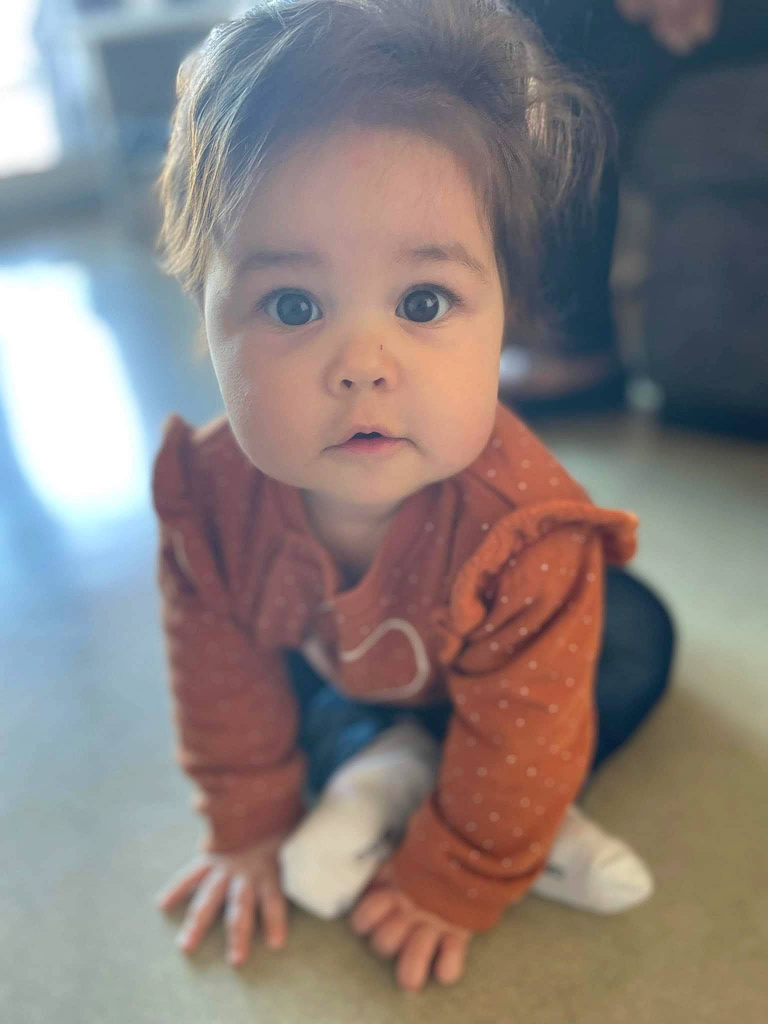 Lucie participe au concours pour gagner de l'argent avec cette photo : baby, baby_toddler_clothing, cheek, child, eye, face, finger, flooring, fun, hairstyle, happy, head, iris, nose, person, skin, sleeve, smile, standing, toddler