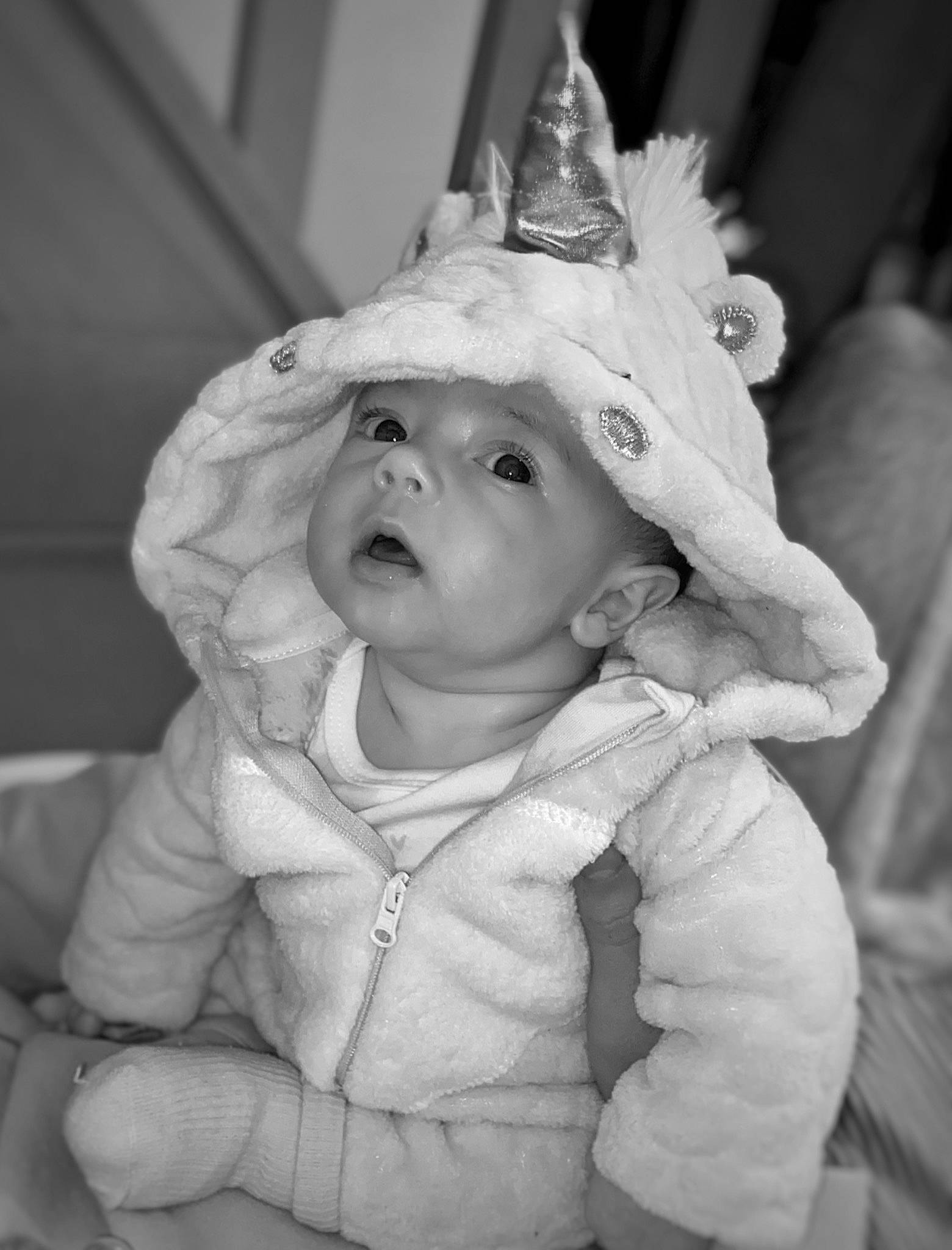 Lyla participe au concours pour gagner de l'argent avec cette photo : baby, baby_toddler_clothing, black_and_white, child, costume_hat, event, fictional_character, flash_photography, fun, fur, gesture, happy, headwear, mammal, monochrome, monochrome_photography, party_hat, person, sleeve, stock_photography