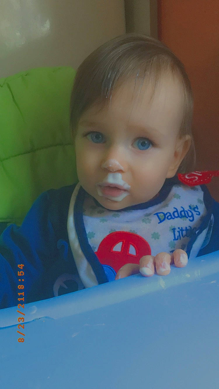 Sacha a rejoint le concours — aidez-le/la à gagner de superbes lots ! baby, baby_toddler_clothing, cheek, chin, ear, eye, eyebrow, facial_expression, finger, forehead, hairstyle, happy, iris, lip, mouth, nose, person, skin, sleeve, t_shirt