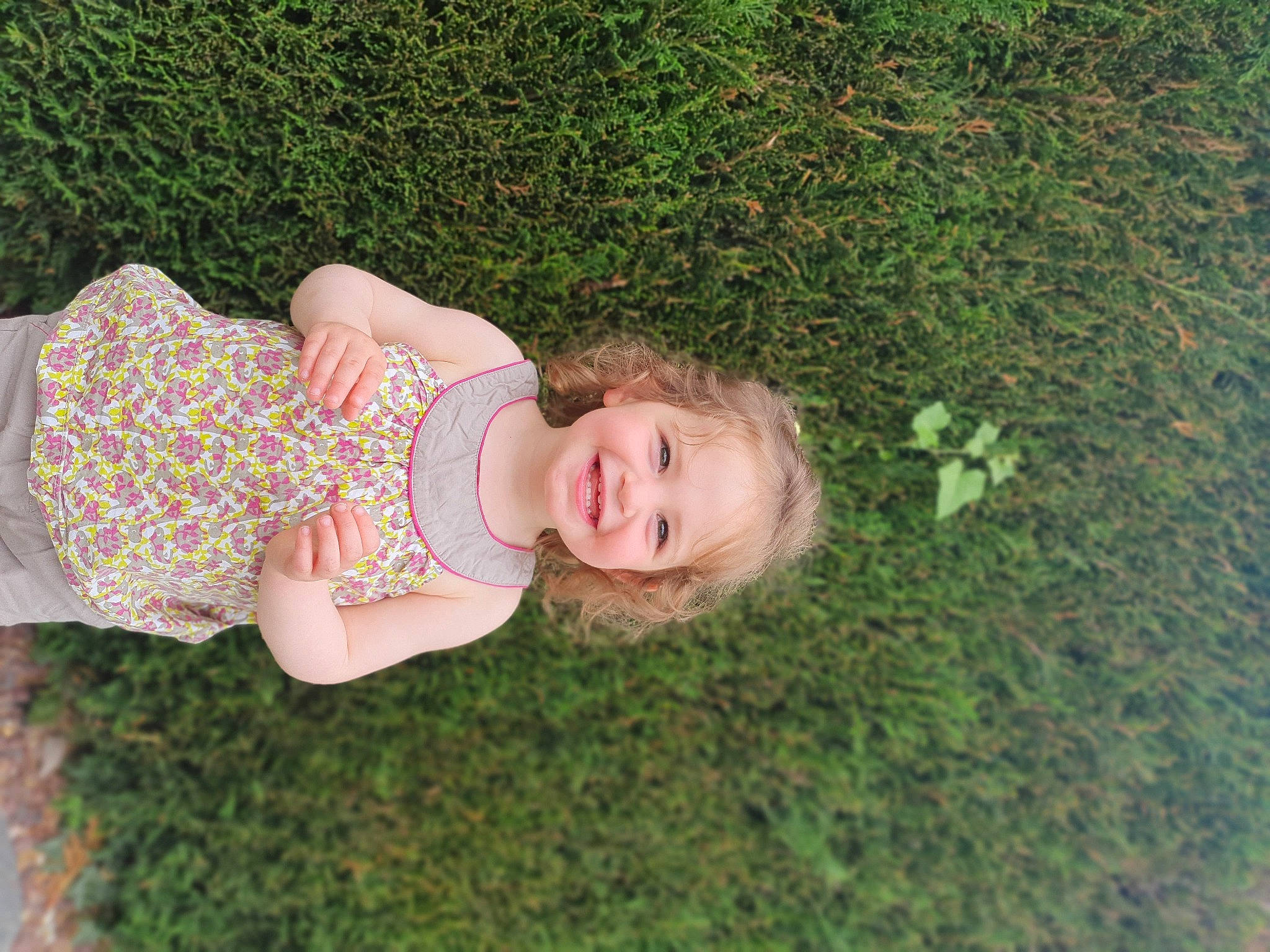 Romy participe au concours pour gagner de l'argent avec cette photo : baby, baby_toddler_clothing, child, flooring, fun, garden, grass, grass_family, grassland, groundcover, happy, joy, lawn, leisure, meadow, people_in_nature, person, plant, shrub, smile