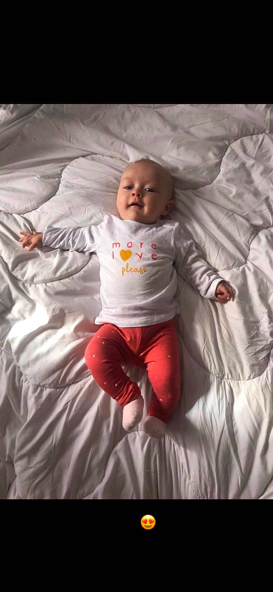 Maïly participe au concours pour gagner de l'argent avec cette photo : baby, baby_sleeping, child, comfort, gesture, person, toddler