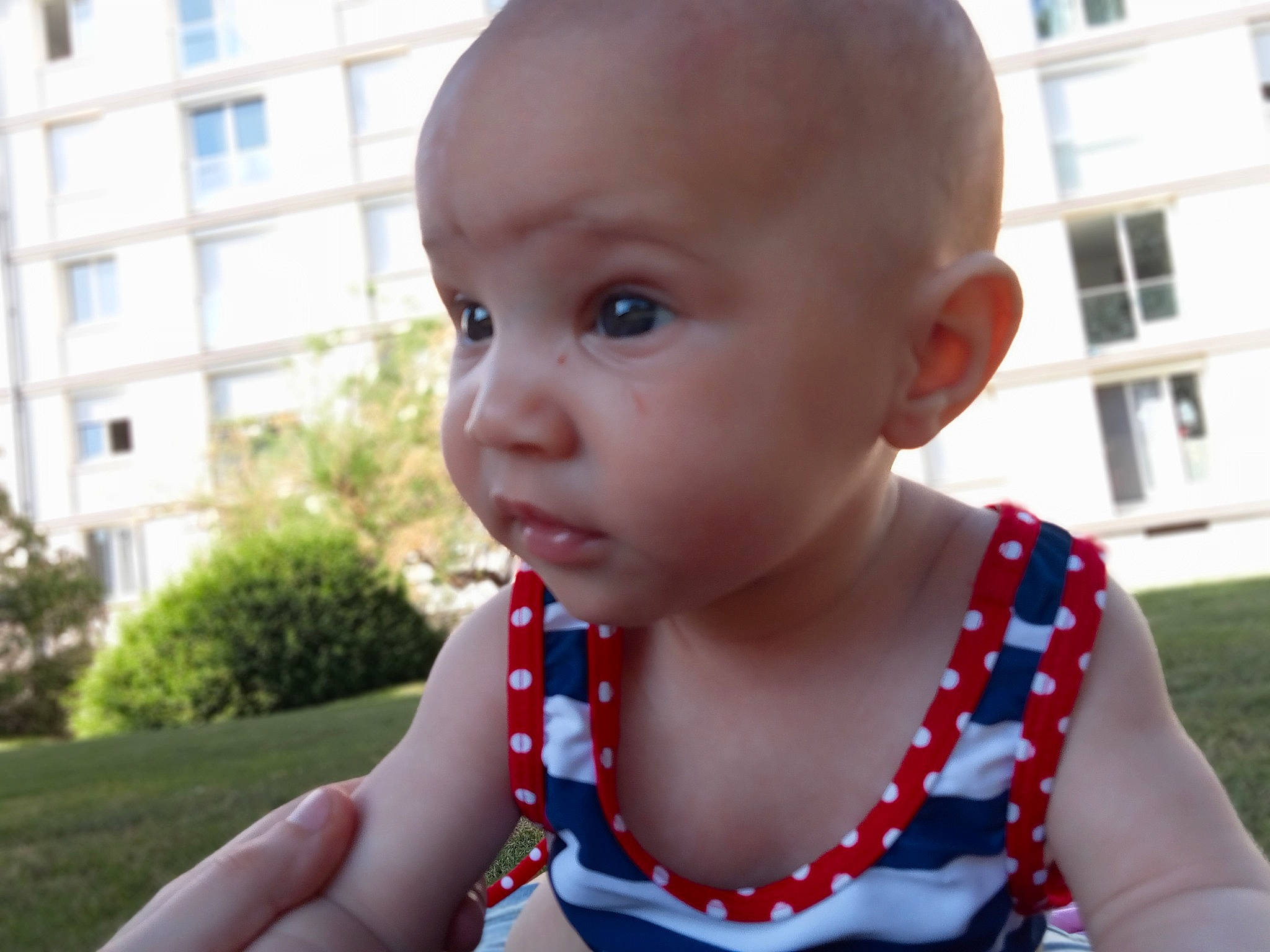 Aaliyah a rejoint le concours — aidez-le/la à gagner de superbes lots ! baby, baby_toddler_clothing, building, cheek, child, finger, fun, grass, happy, lip, nose, pattern, person, photograph, plant, skin, sleeve, smile, summer, toddler