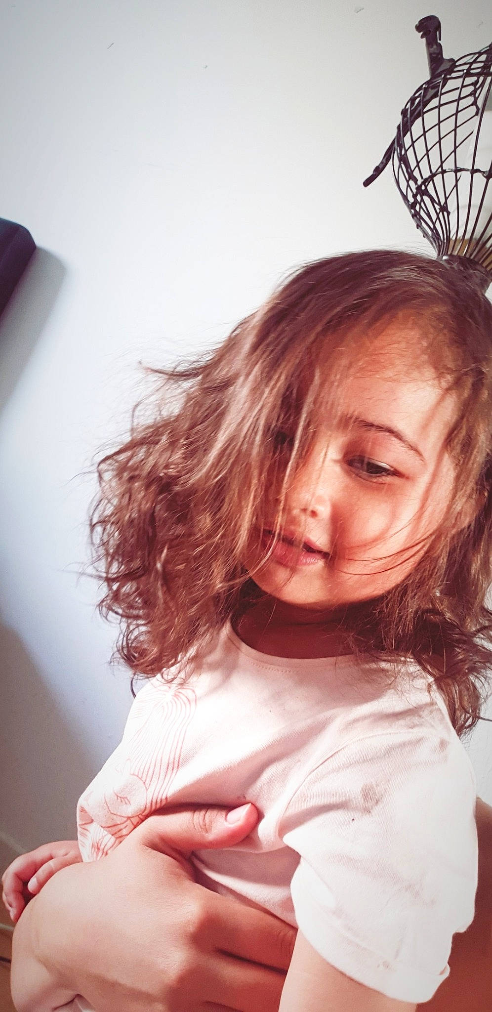 Soraya a rejoint le concours — aidez-le/la à gagner de superbes lots ! beauty, brown_hair, child, child_model, chin, face, hair, hair_coloring, hairstyle, head, lip, long_hair, mouth, neck, nose, person, photography, pink, shoulder, skin