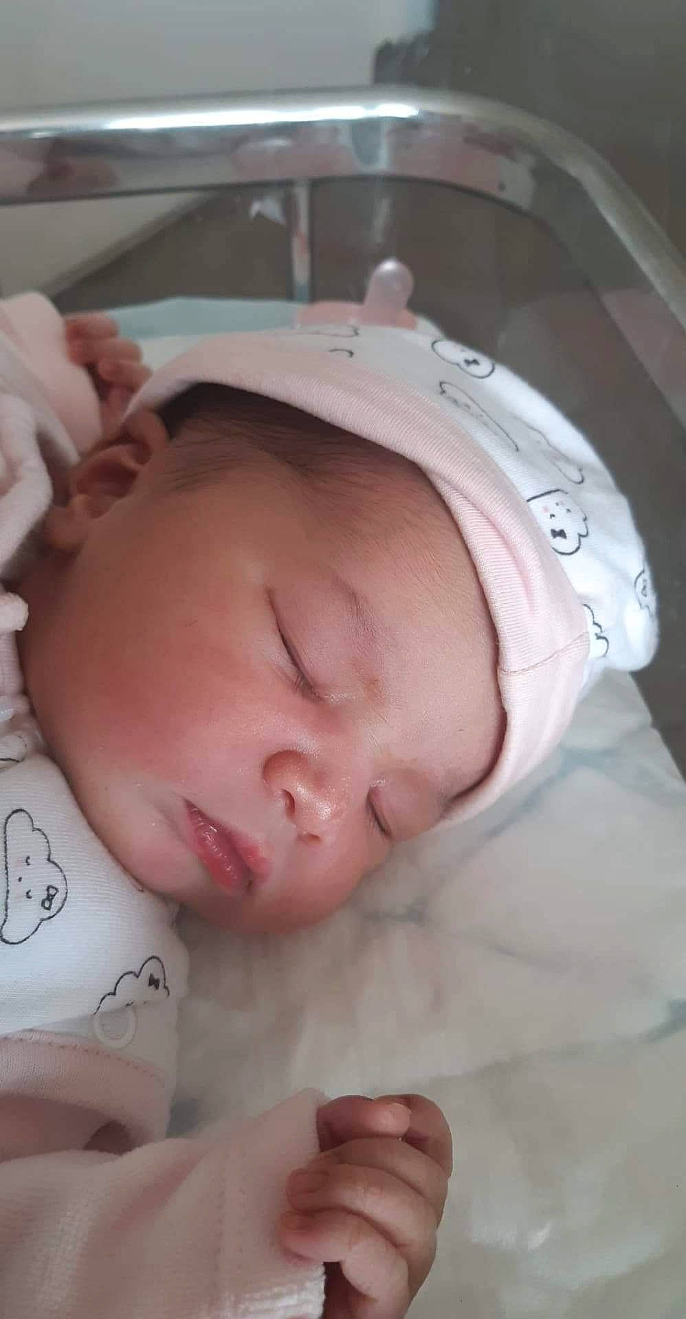 Nila participe au concours pour gagner de l'argent avec cette photo : baby, baby_sleeping, bedtime, birth, cheek, child, childbirth, forehead, head, headgear, headwear, mouth, nap, nose, person, skin, sleep, toddler